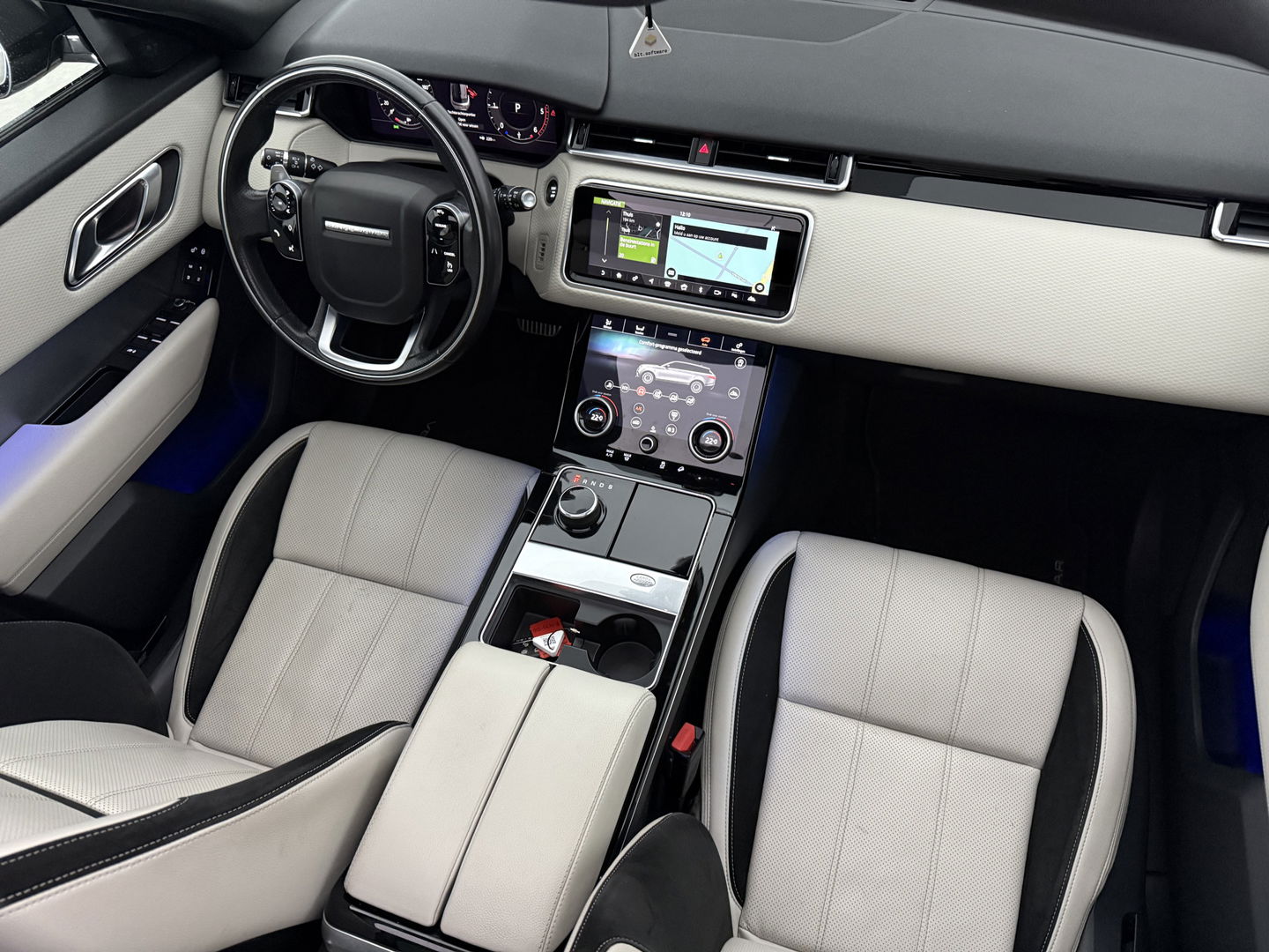 Land Rover Range Rover Velar 2.0 I4 AWD R-Dynamic HSE | Pano | Memory | Meridian | Virtual | Sfeer | Carplay | Camera | Stoelverw. | Keyless