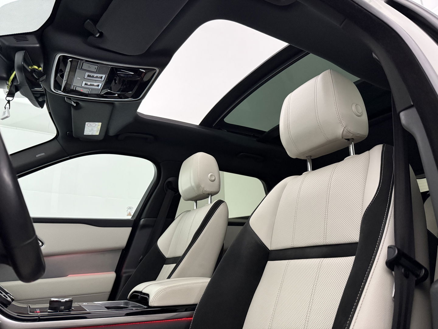 Land Rover Range Rover Velar 2.0 I4 AWD R-Dynamic HSE | Pano | Memory | Meridian | Virtual | Sfeer | Carplay | Camera | Stoelverw. | Keyless