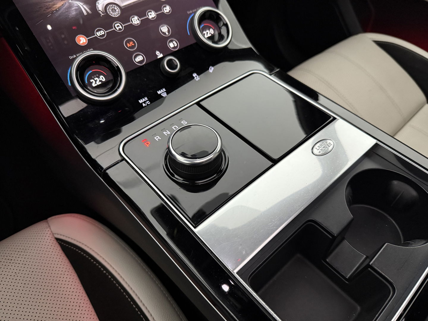 Land Rover Range Rover Velar 2.0 I4 AWD R-Dynamic HSE | Pano | Memory | Meridian | Virtual | Sfeer | Carplay | Camera | Stoelverw. | Keyless