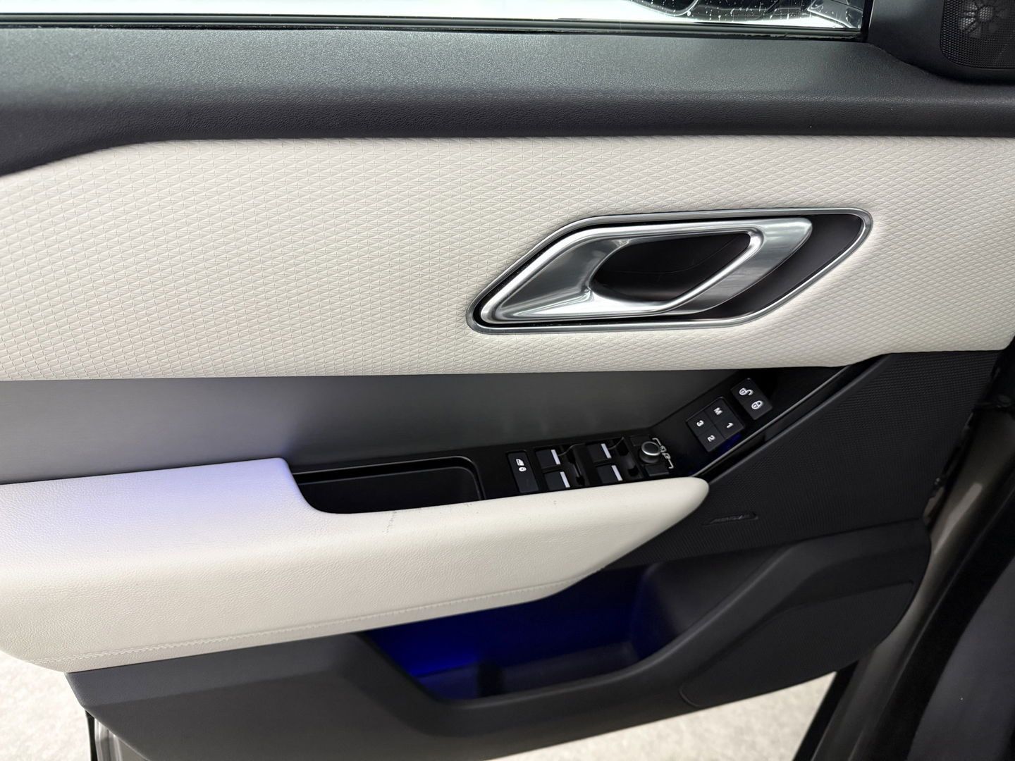 Land Rover Range Rover Velar 2.0 I4 AWD R-Dynamic HSE | Pano | Memory | Meridian | Virtual | Sfeer | Carplay | Camera | Stoelverw. | Keyless