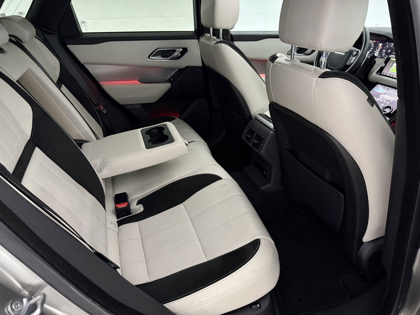 Land Rover Range Rover Velar 2.0 I4 AWD R-Dynamic HSE | Pano | Memory | Meridian | Virtual | Sfeer | Carplay | Camera | Stoelverw. | Keyless