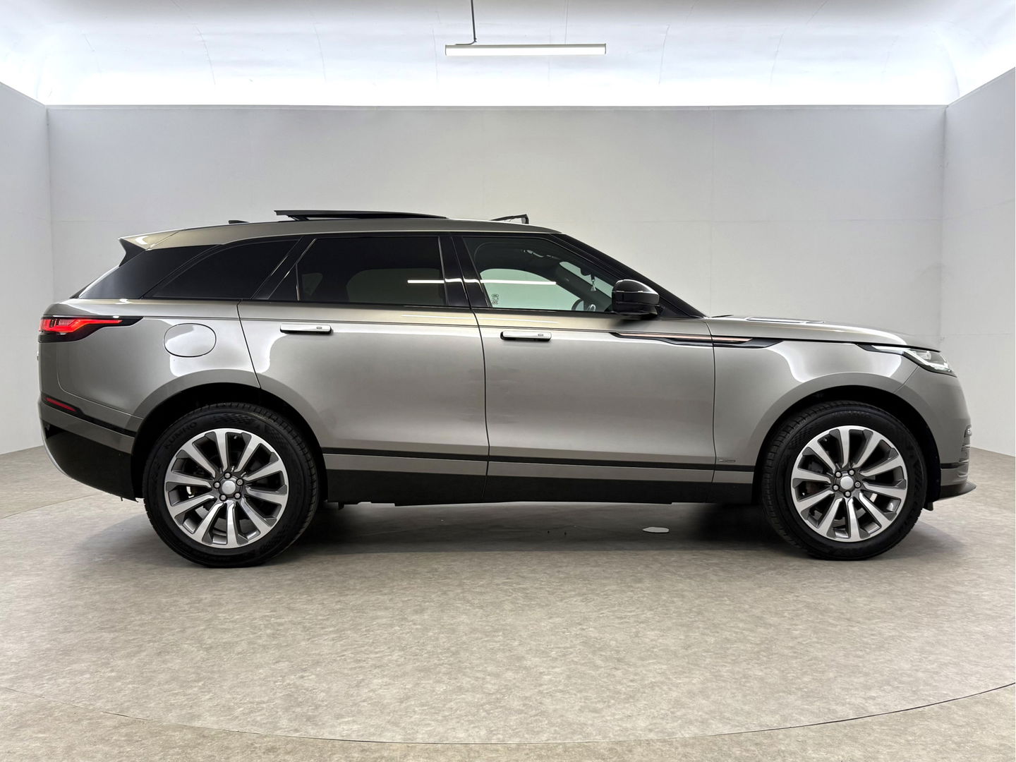 Land Rover Range Rover Velar 2.0 I4 AWD R-Dynamic HSE | Pano | Memory | Meridian | Virtual | Sfeer | Carplay | Camera | Stoelverw. | Keyless