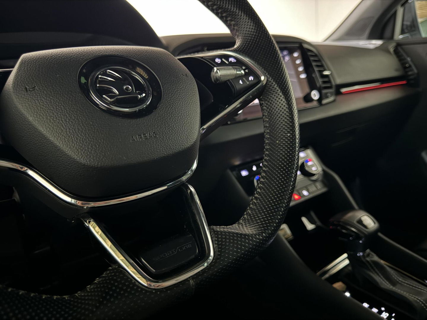 Škoda Karoq 1.5 TSI Sportline Pano Leer Carton Virtual Sfeer Trekh.