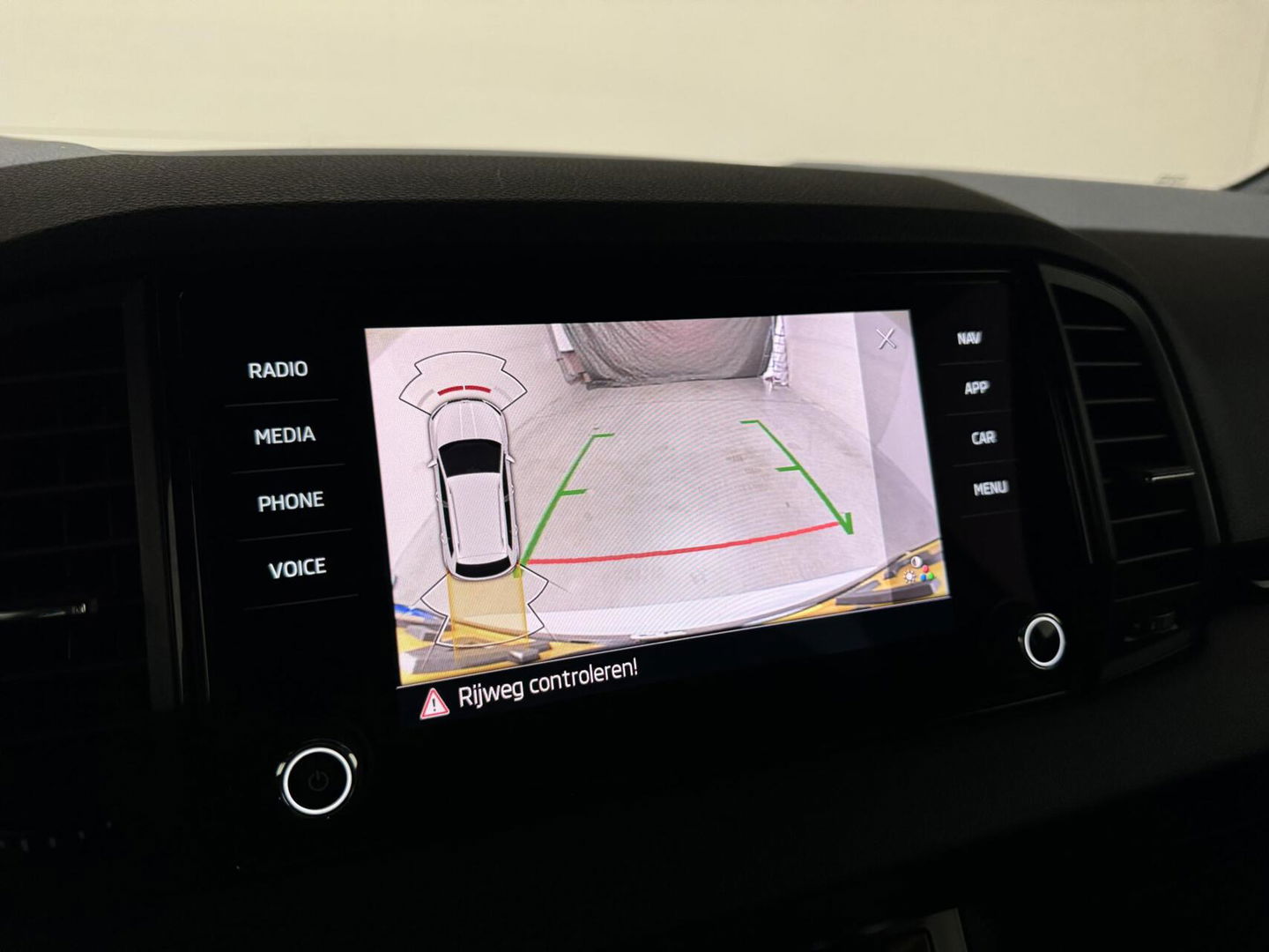 Škoda Karoq 1.5 TSI Sportline Pano Leer Carton Virtual Sfeer Trekh.