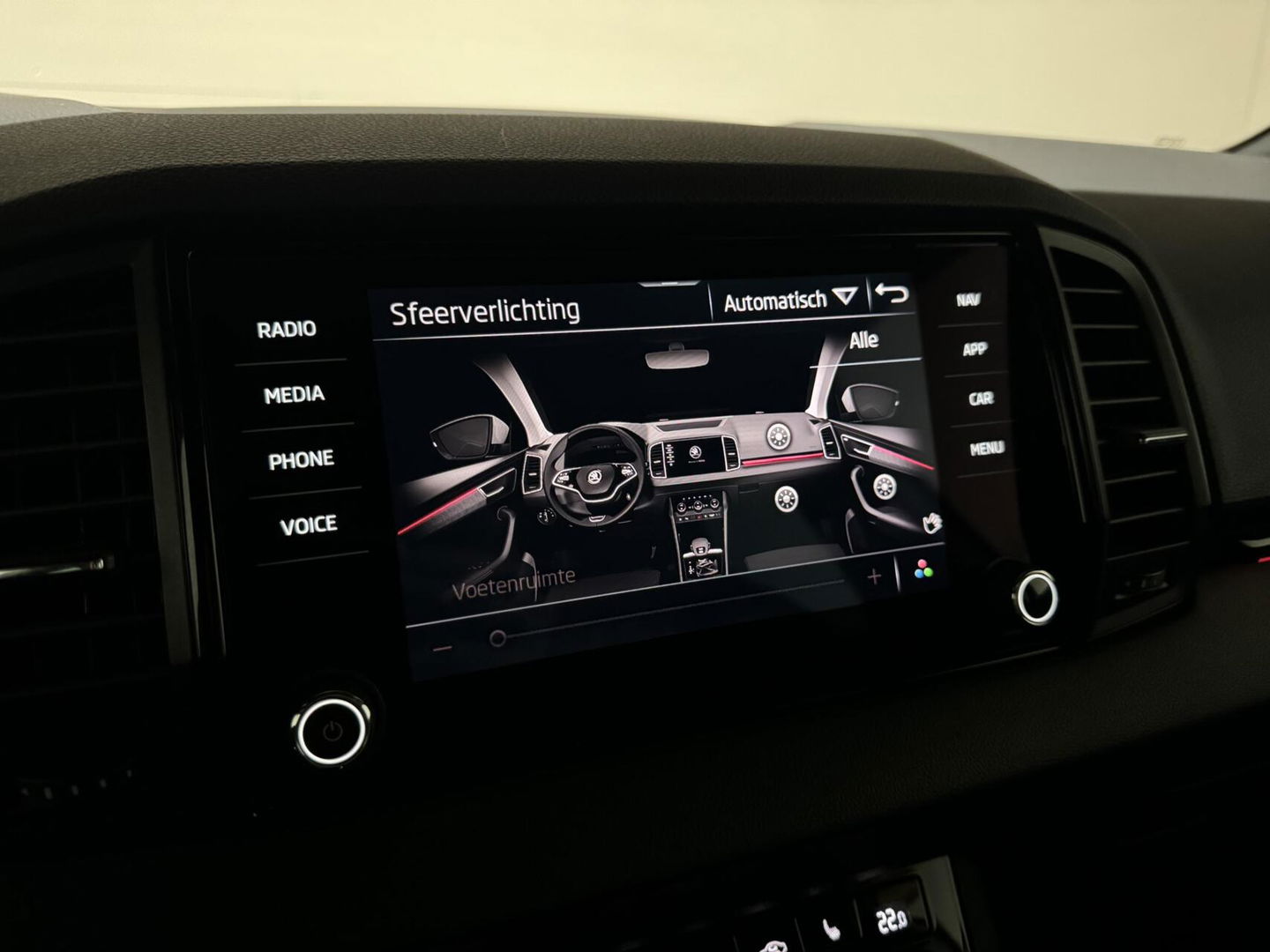 Škoda Karoq 1.5 TSI Sportline Pano Leer Carton Virtual Sfeer Trekh.