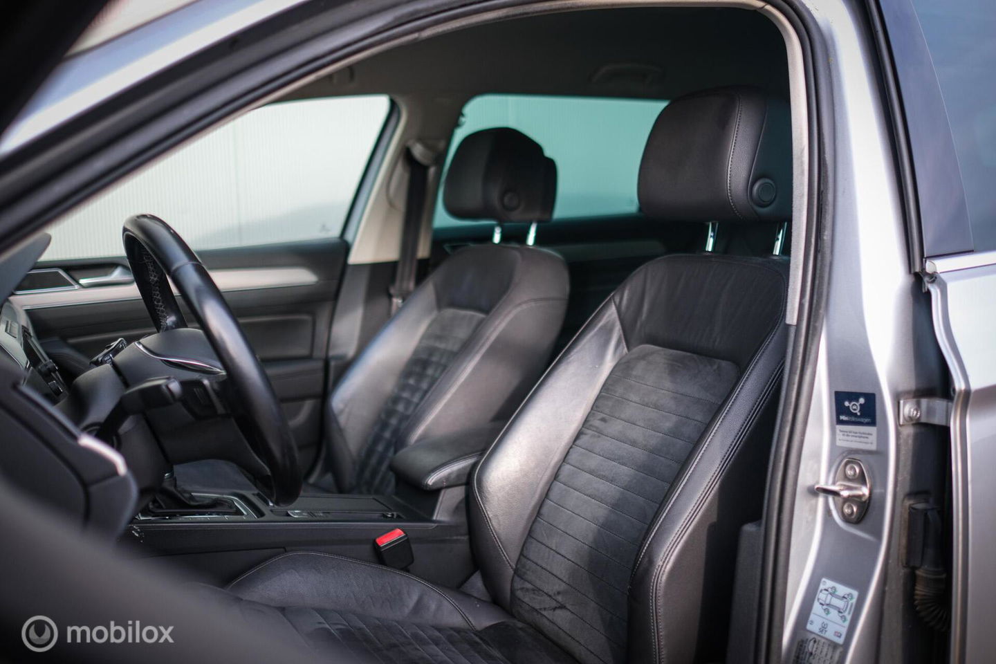 Volkswagen Passat Variant 1.4 TSI ACT Highline Business R | VC | ACC | Camera | Alcantara | Trekhaak | Dealer onderhouden | LED | Rijklaar |