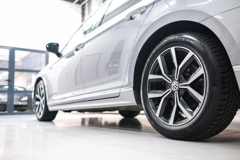 Volkswagen Passat Variant 1.4 TSI ACT Highline Business R | VC | ACC | Camera | Alcantara | Trekhaak | Dealer onderhouden | LED | Rijklaar |
