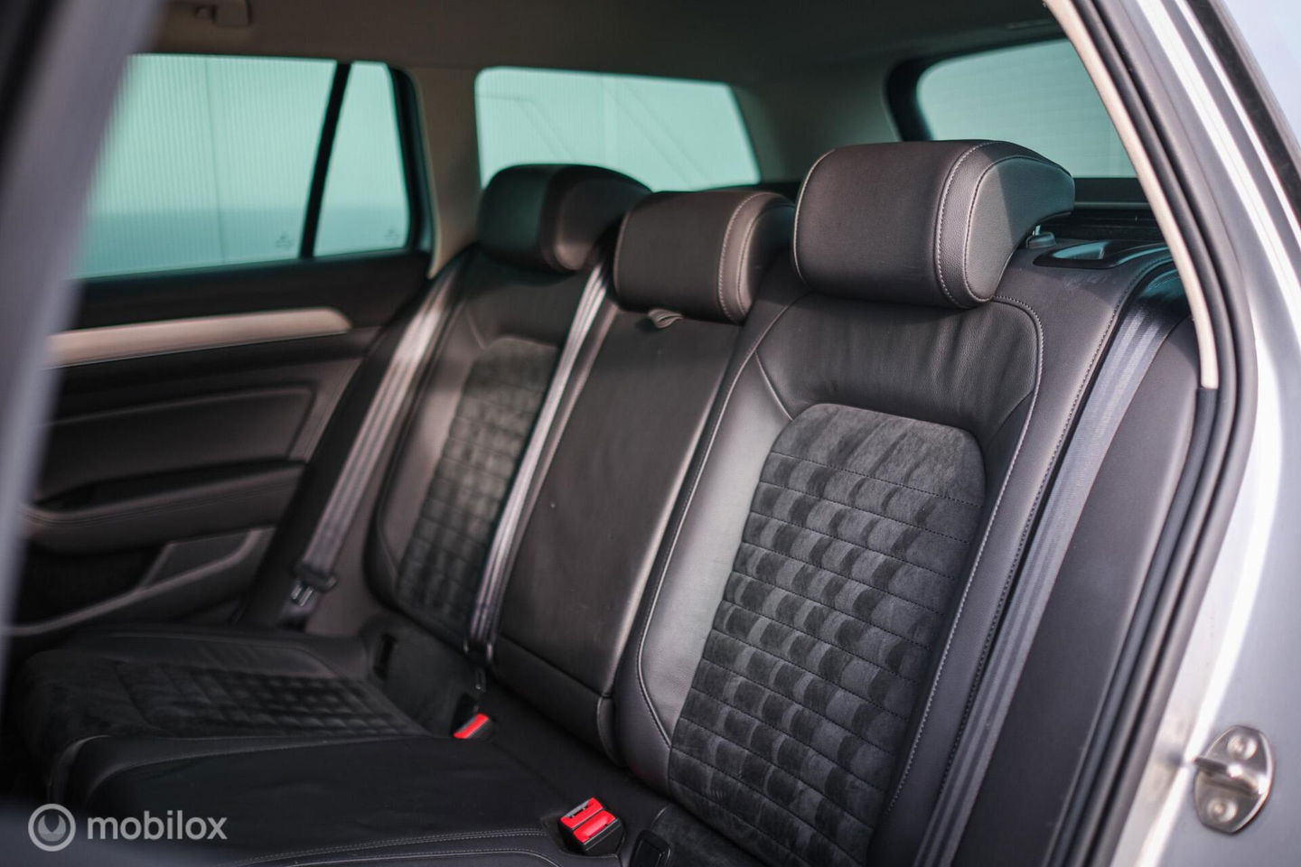 Volkswagen Passat Variant 1.4 TSI ACT Highline Business R | VC | ACC | Camera | Alcantara | Trekhaak | Dealer onderhouden | LED | Rijklaar |