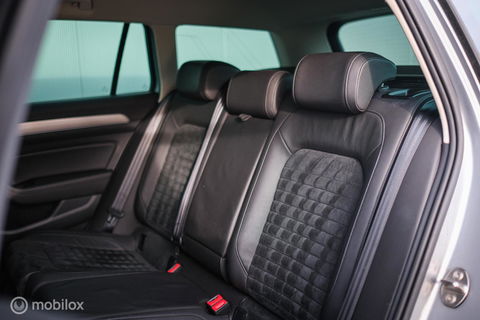 Volkswagen Passat Variant 1.4 TSI ACT Highline Business R | VC | ACC | Camera | Alcantara | Trekhaak | Dealer onderhouden | LED | Rijklaar |