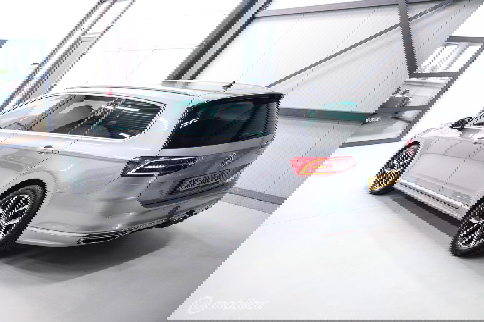 Volkswagen Passat Variant 1.4 TSI ACT Highline Business R | VC | ACC | Camera | Alcantara | Trekhaak | Dealer onderhouden | LED | Rijklaar |