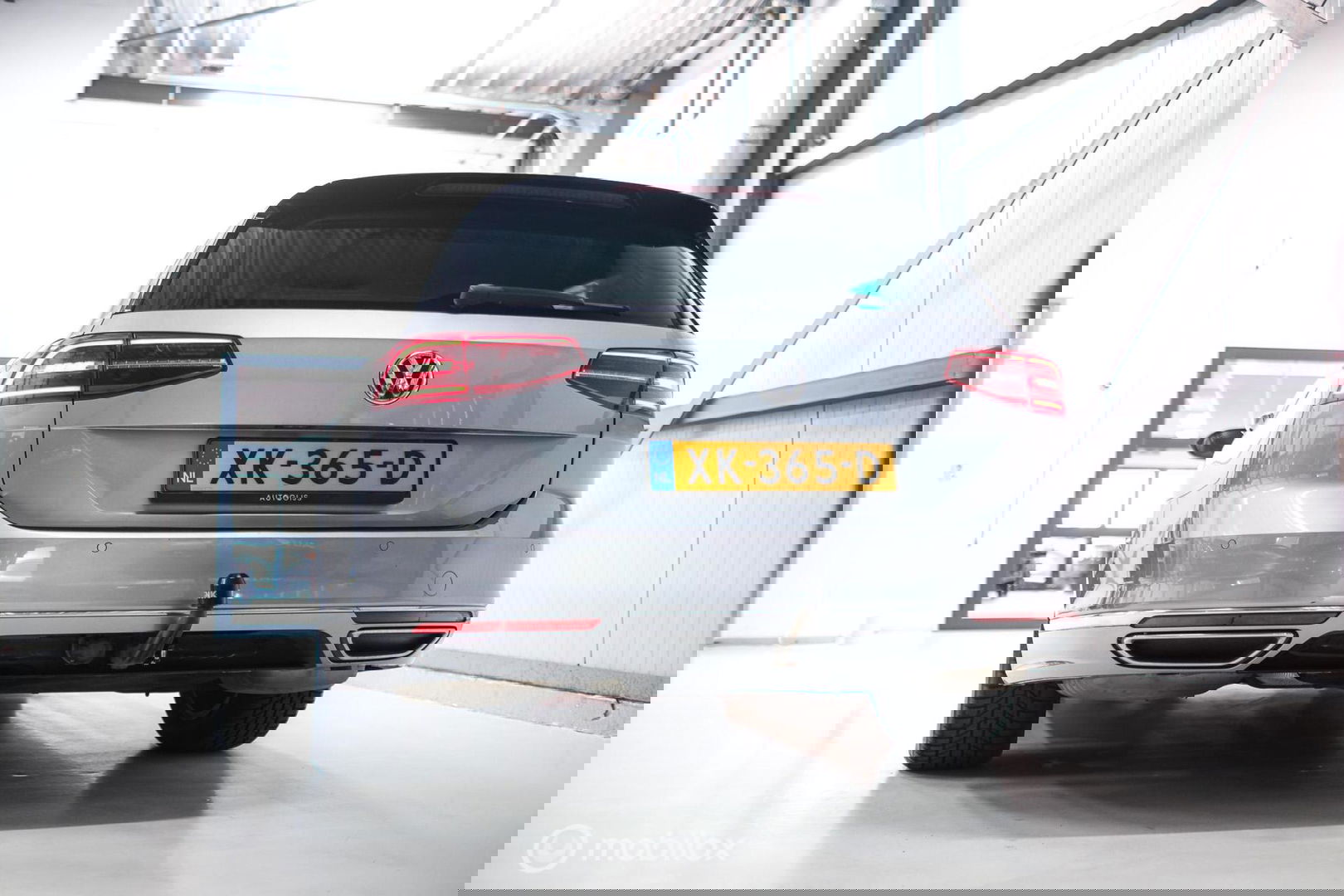 Volkswagen Passat Variant 1.4 TSI ACT Highline Business R | VC | ACC | Camera | Alcantara | Trekhaak | Dealer onderhouden | LED | Rijklaar |