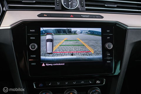 Volkswagen Passat Variant 1.4 TSI ACT Highline Business R | VC | ACC | Camera | Alcantara | Trekhaak | Dealer onderhouden | LED | Rijklaar |