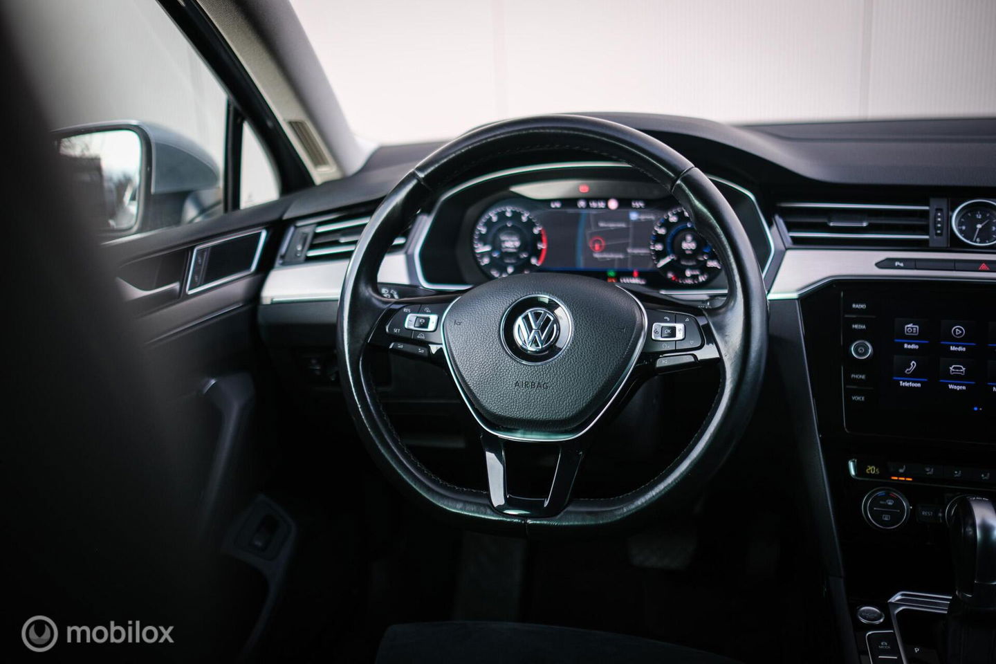 Volkswagen Passat Variant 1.4 TSI ACT Highline Business R | VC | ACC | Camera | Alcantara | Trekhaak | Dealer onderhouden | LED | Rijklaar |