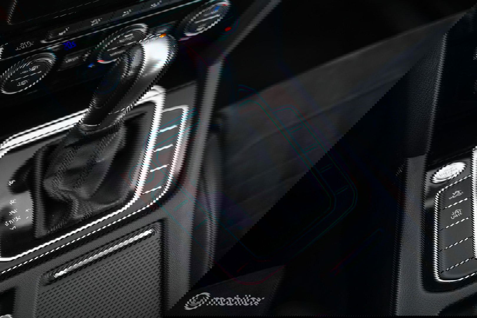 Volkswagen Passat Variant 1.4 TSI ACT Highline Business R | VC | ACC | Camera | Alcantara | Trekhaak | Dealer onderhouden | LED | Rijklaar |