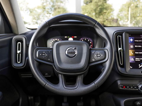Volvo XC40 1.5 T3 Momentum Pro 163PK | Trekhaak | Navigatie | Camera
