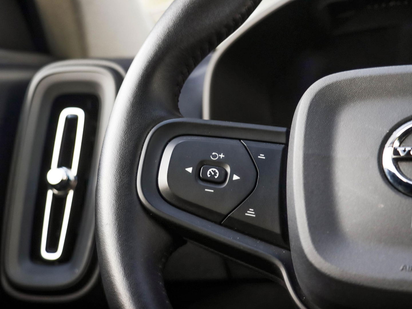 Volvo XC40 1.5 T3 Momentum Pro 163PK | Trekhaak | Navigatie | Camera