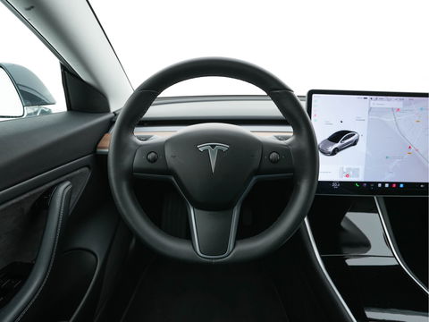 Tesla Model 3 Standard RWD Plus 60 kWh [ 3-Fase-11Kw ] {SOH-88%} (INCL-BTW) Aut. *PANO | AUTO-PILOT | LEATHER | KEYLESS | FULL-LED | MEMORY-PACK | SURROUND-VIEW | DAB | CARPLAY | DIGI-COCKPIT | LANE-ASSIST | COMFORTSEATS | 18"ALU*