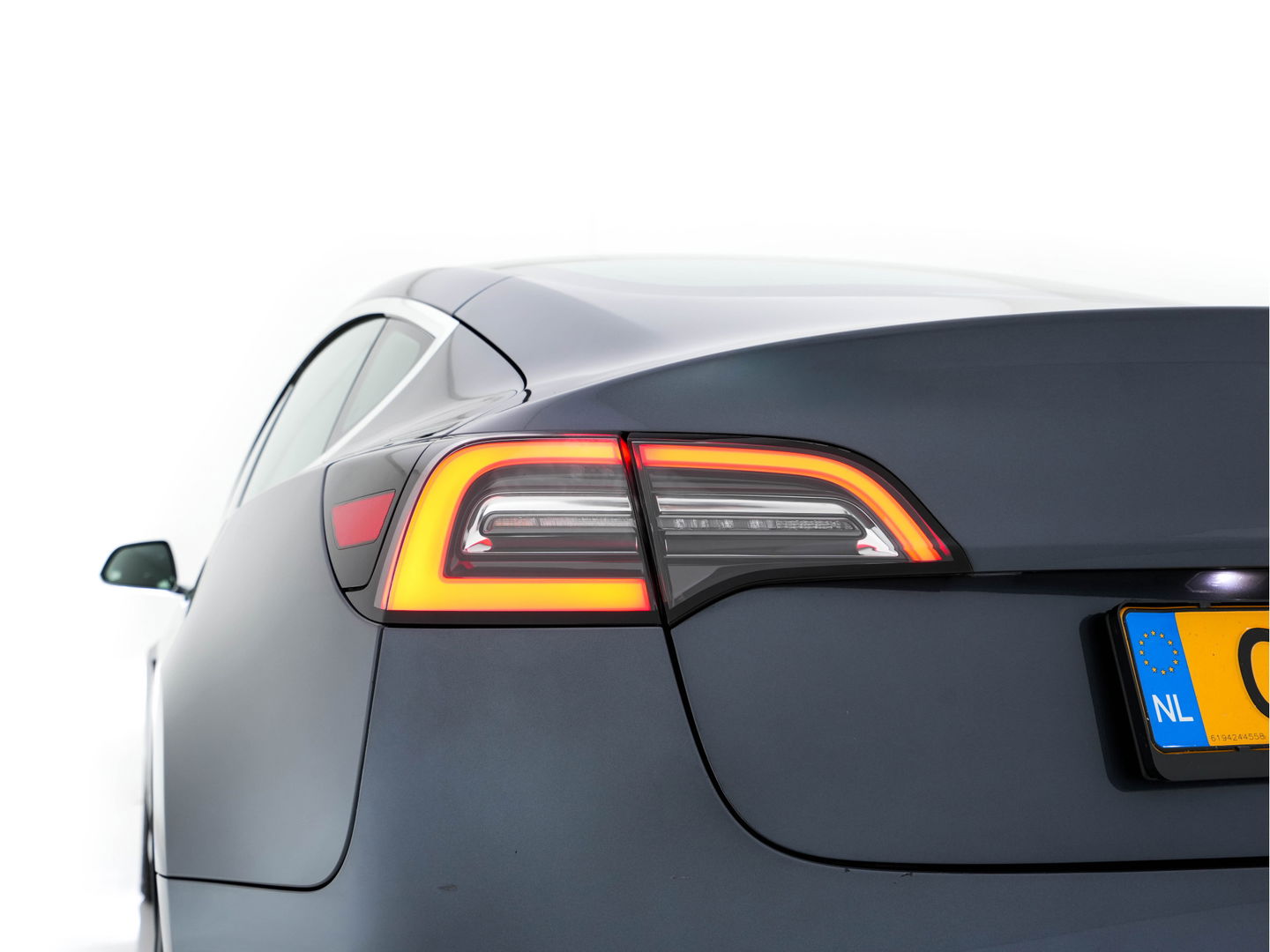 Tesla Model 3 Standard RWD Plus 60 kWh [ 3-Fase-11Kw ] {SOH-88%} (INCL-BTW) Aut. *PANO | AUTO-PILOT | LEATHER | KEYLESS | FULL-LED | MEMORY-PACK | SURROUND-VIEW | DAB | CARPLAY | DIGI-COCKPIT | LANE-ASSIST | COMFORTSEATS | 18"ALU*