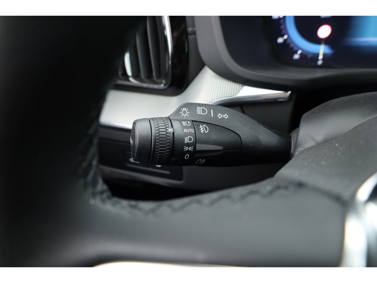 Volvo XC60 2.0 T6 Plug-in hybrid AWD Ultra Black Edition | Head-up| Pano | 360 camera | Geluidsisolerend glas | 4x  stoel- + stuurverwarwarming |