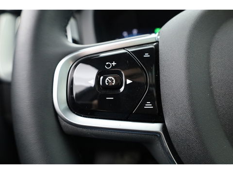 Volvo XC60 2.0 T6 Plug-in hybrid AWD Ultra Black Edition | Head-up| Pano | 360 camera | Geluidsisolerend glas | 4x  stoel- + stuurverwarwarming |