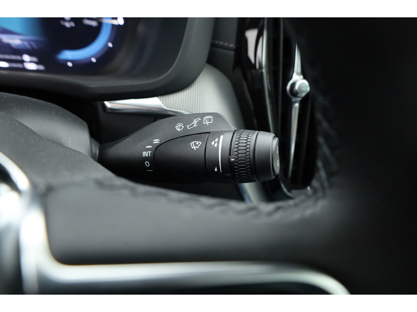 Volvo XC60 2.0 T6 Plug-in hybrid AWD Ultra Black Edition | Head-up| Pano | 360 camera | Geluidsisolerend glas | 4x  stoel- + stuurverwarwarming |