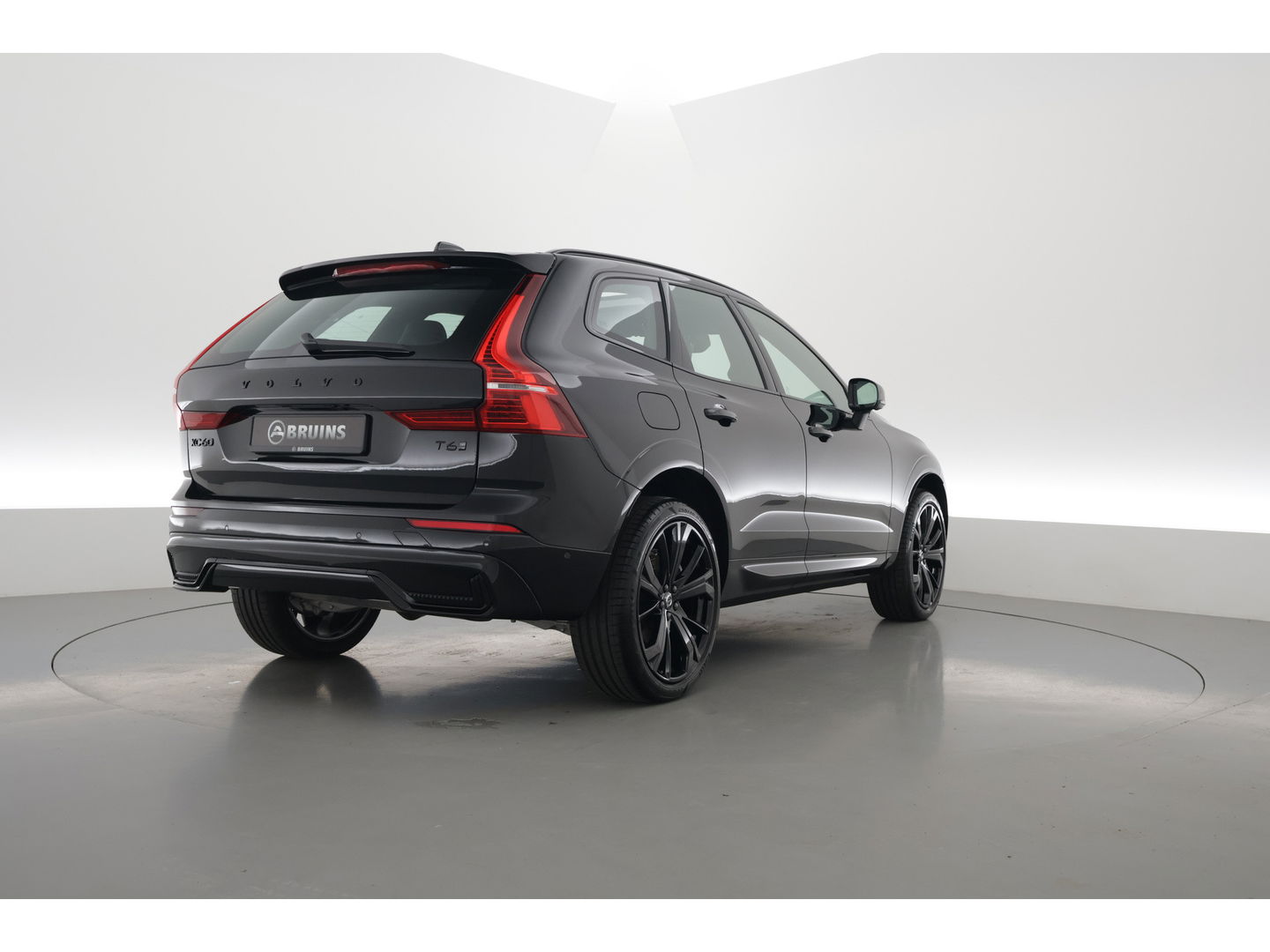 Volvo XC60 2.0 T6 Plug-in hybrid AWD Ultra Black Edition | Head-up| Pano | 360 camera | Geluidsisolerend glas | 4x  stoel- + stuurverwarwarming |