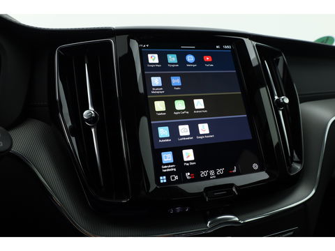 Volvo XC60 2.0 T6 Plug-in hybrid AWD Ultra Black Edition | Head-up| Pano | 360 camera | Geluidsisolerend glas | 4x  stoel- + stuurverwarwarming |