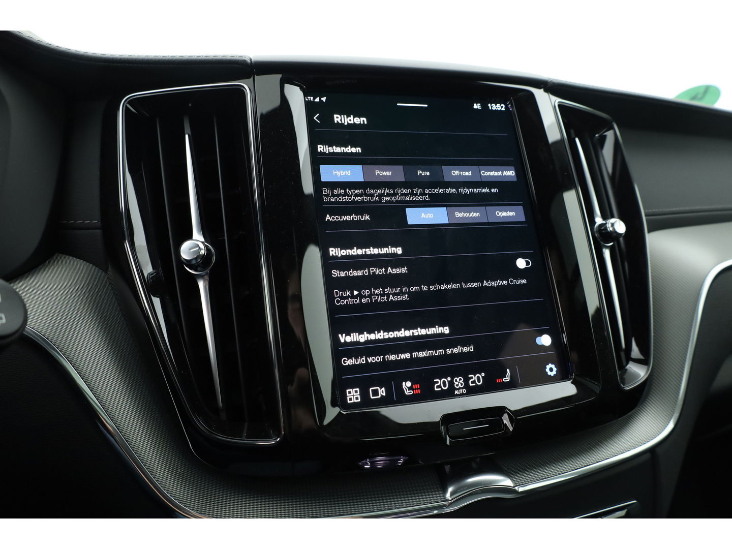 Volvo XC60 2.0 T6 Plug-in hybrid AWD Ultra Black Edition | Head-up| Pano | 360 camera | Geluidsisolerend glas | 4x  stoel- + stuurverwarwarming |