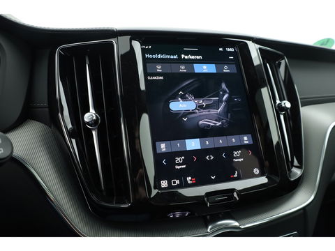 Volvo XC60 2.0 T6 Plug-in hybrid AWD Ultra Black Edition | Head-up| Pano | 360 camera | Geluidsisolerend glas | 4x  stoel- + stuurverwarwarming |