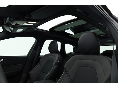 Volvo XC60 2.0 T6 Plug-in hybrid AWD Ultra Black Edition | Head-up| Pano | 360 camera | Geluidsisolerend glas | 4x  stoel- + stuurverwarwarming |