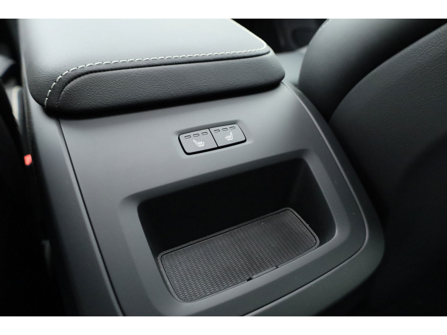 Volvo XC60 2.0 T6 Plug-in hybrid AWD Ultra Black Edition | Head-up| Pano | 360 camera | Geluidsisolerend glas | 4x  stoel- + stuurverwarwarming |