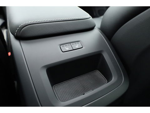 Volvo XC60 2.0 T6 Plug-in hybrid AWD Ultra Black Edition | Head-up| Pano | 360 camera | Geluidsisolerend glas | 4x  stoel- + stuurverwarwarming |