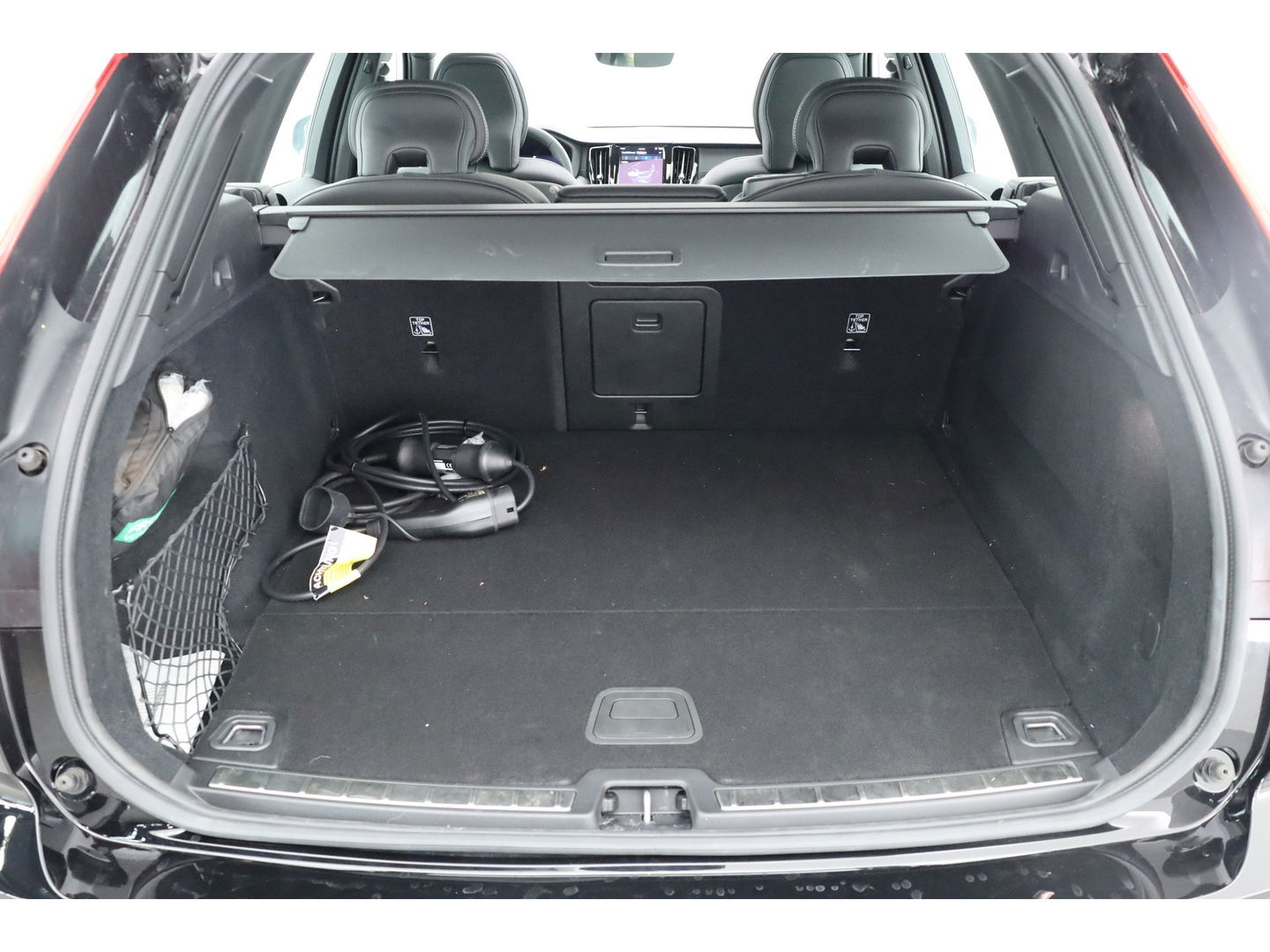 Volvo XC60 2.0 T6 Plug-in hybrid AWD Ultra Black Edition | Head-up| Pano | 360 camera | Geluidsisolerend glas | 4x  stoel- + stuurverwarwarming |