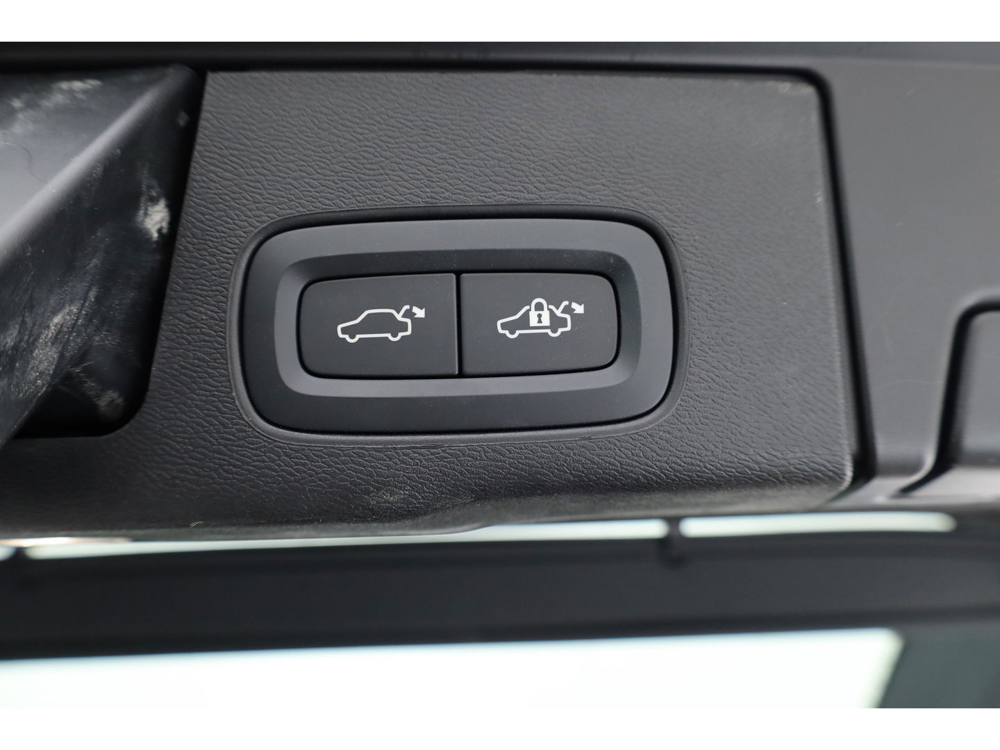 Volvo XC60 2.0 T6 Plug-in hybrid AWD Ultra Black Edition | Head-up| Pano | 360 camera | Geluidsisolerend glas | 4x  stoel- + stuurverwarwarming |