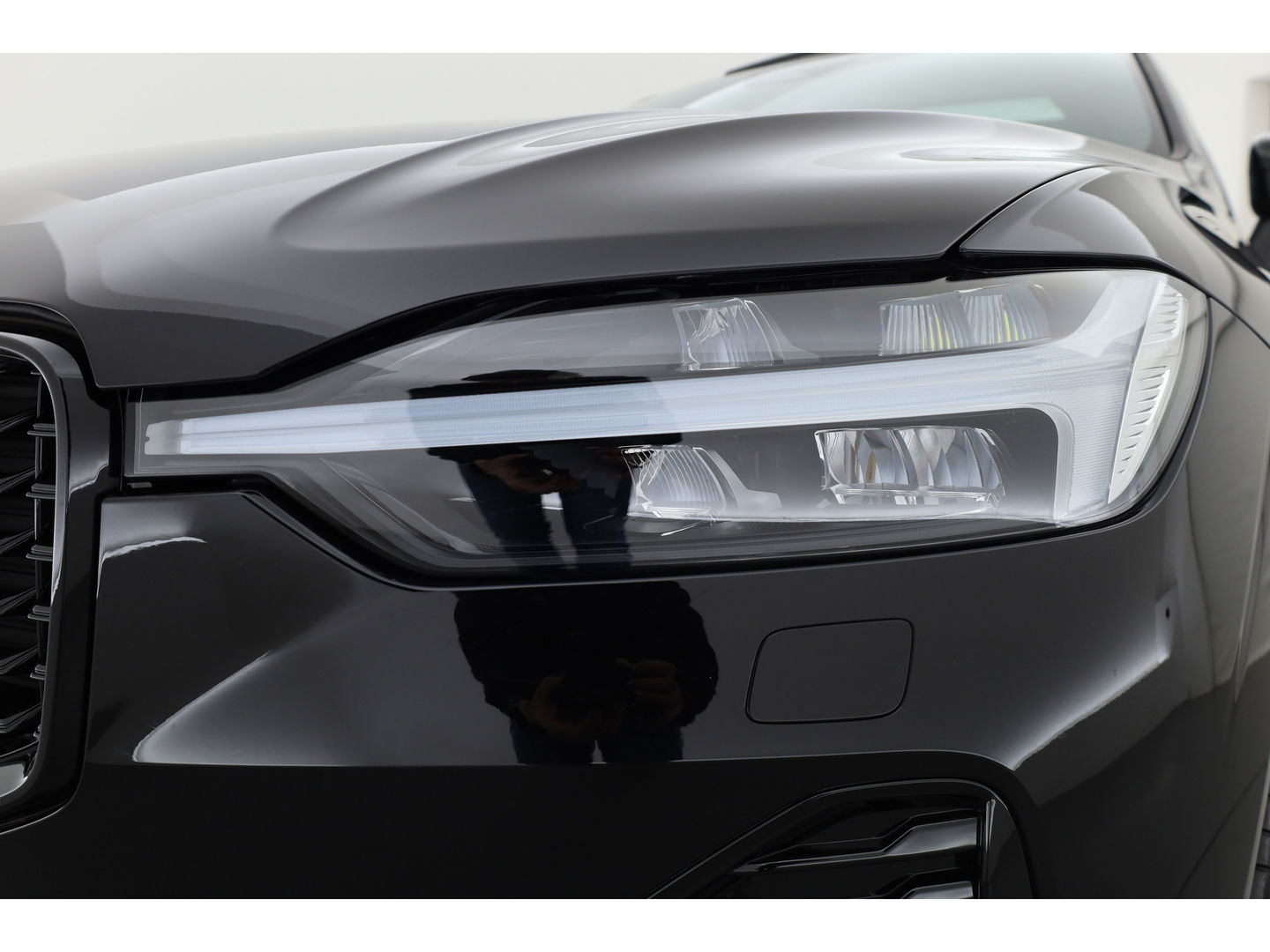 Volvo XC60 2.0 T6 Plug-in hybrid AWD Ultra Black Edition | Head-up| Pano | 360 camera | Geluidsisolerend glas | 4x  stoel- + stuurverwarwarming |