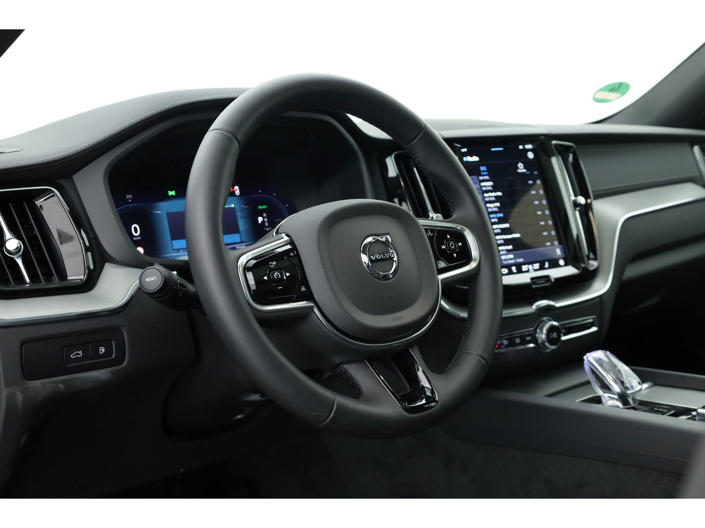 Volvo XC60 2.0 T6 Plug-in hybrid AWD Ultra Black Edition | Head-up| Pano | 360 camera | Geluidsisolerend glas | 4x  stoel- + stuurverwarwarming |