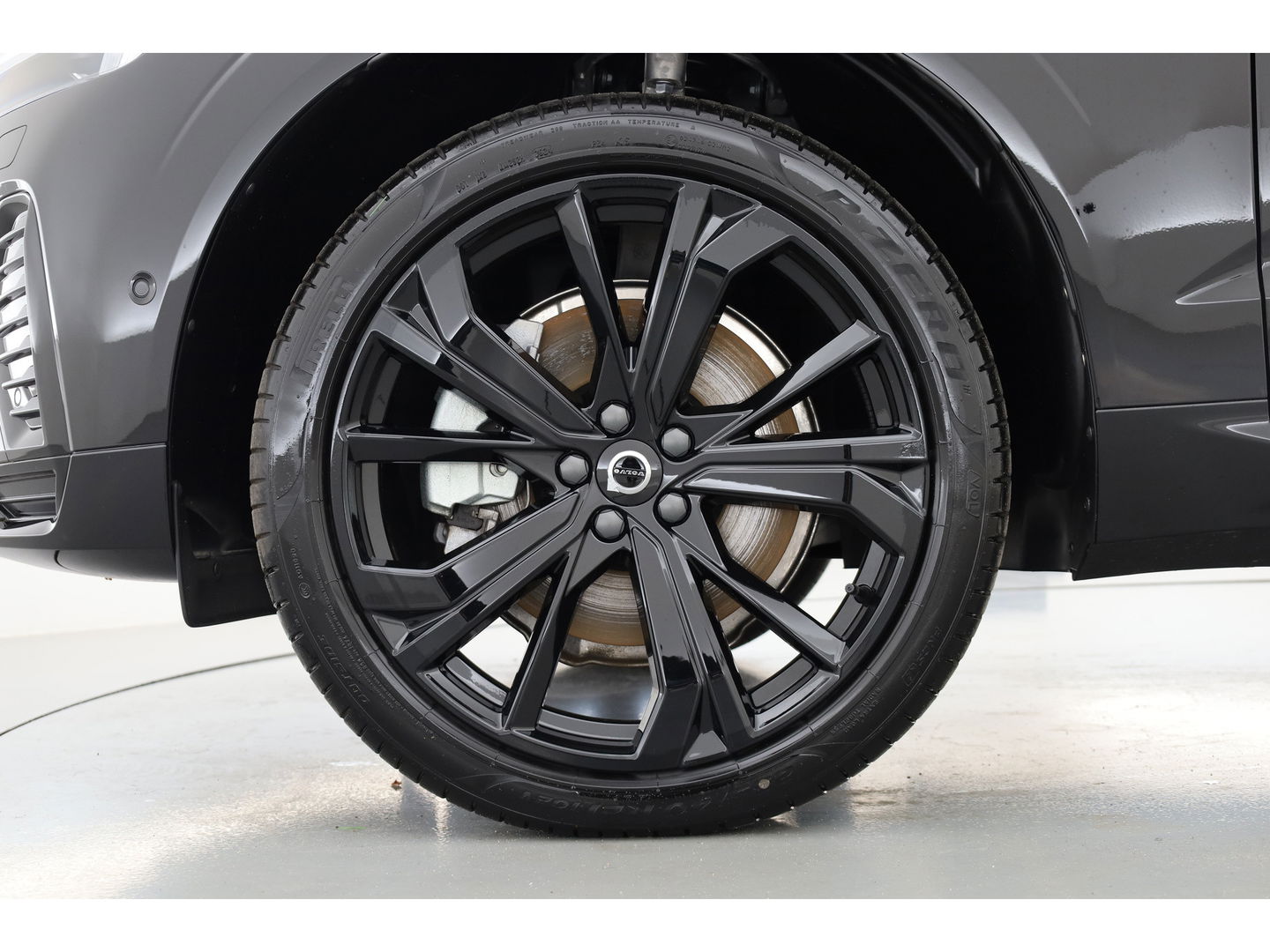 Volvo XC60 2.0 T6 Plug-in hybrid AWD Ultra Black Edition | Head-up| Pano | 360 camera | Geluidsisolerend glas | 4x  stoel- + stuurverwarwarming |