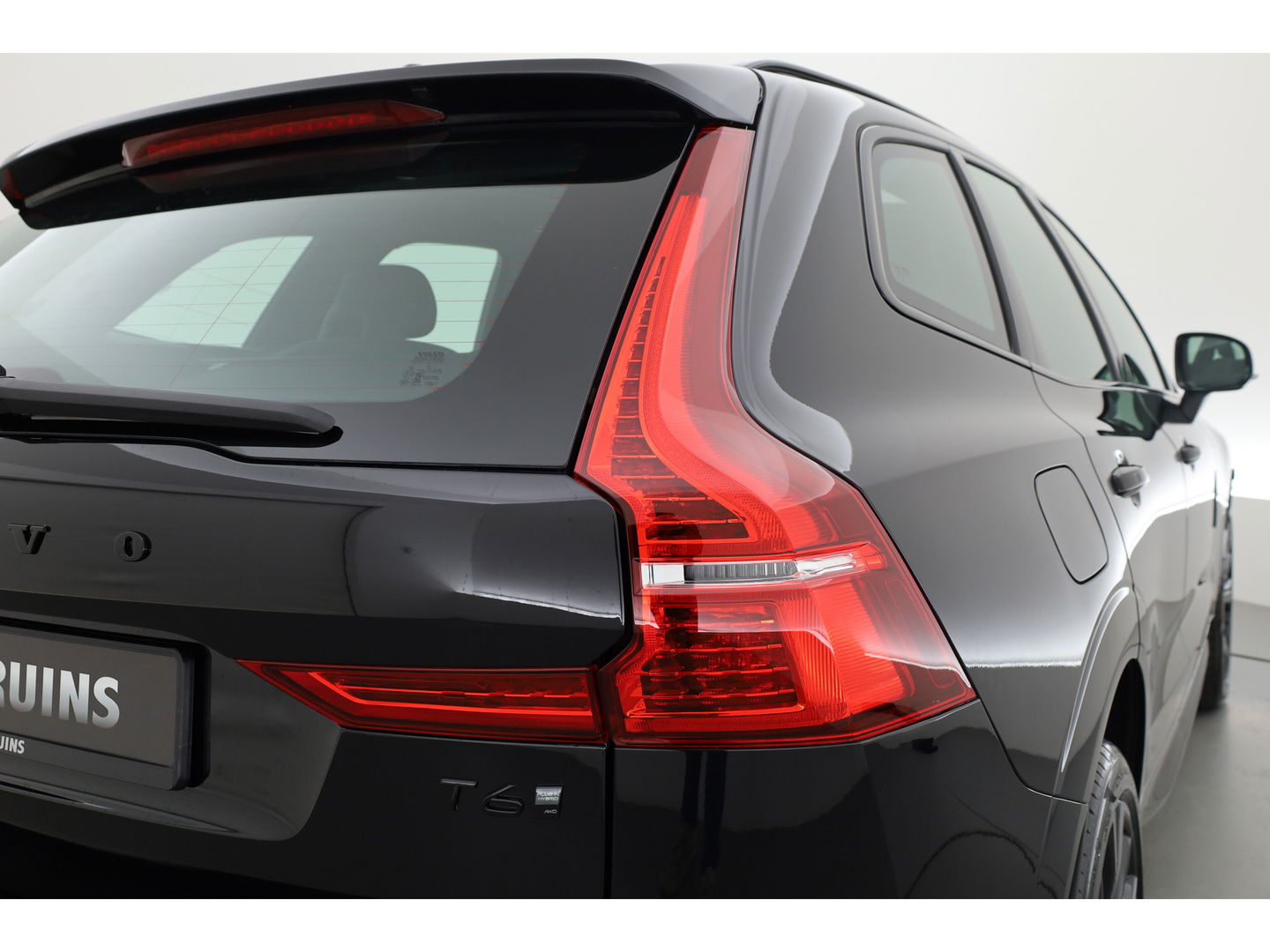 Volvo XC60 2.0 T6 Plug-in hybrid AWD Ultra Black Edition | Head-up| Pano | 360 camera | Geluidsisolerend glas | 4x  stoel- + stuurverwarwarming |