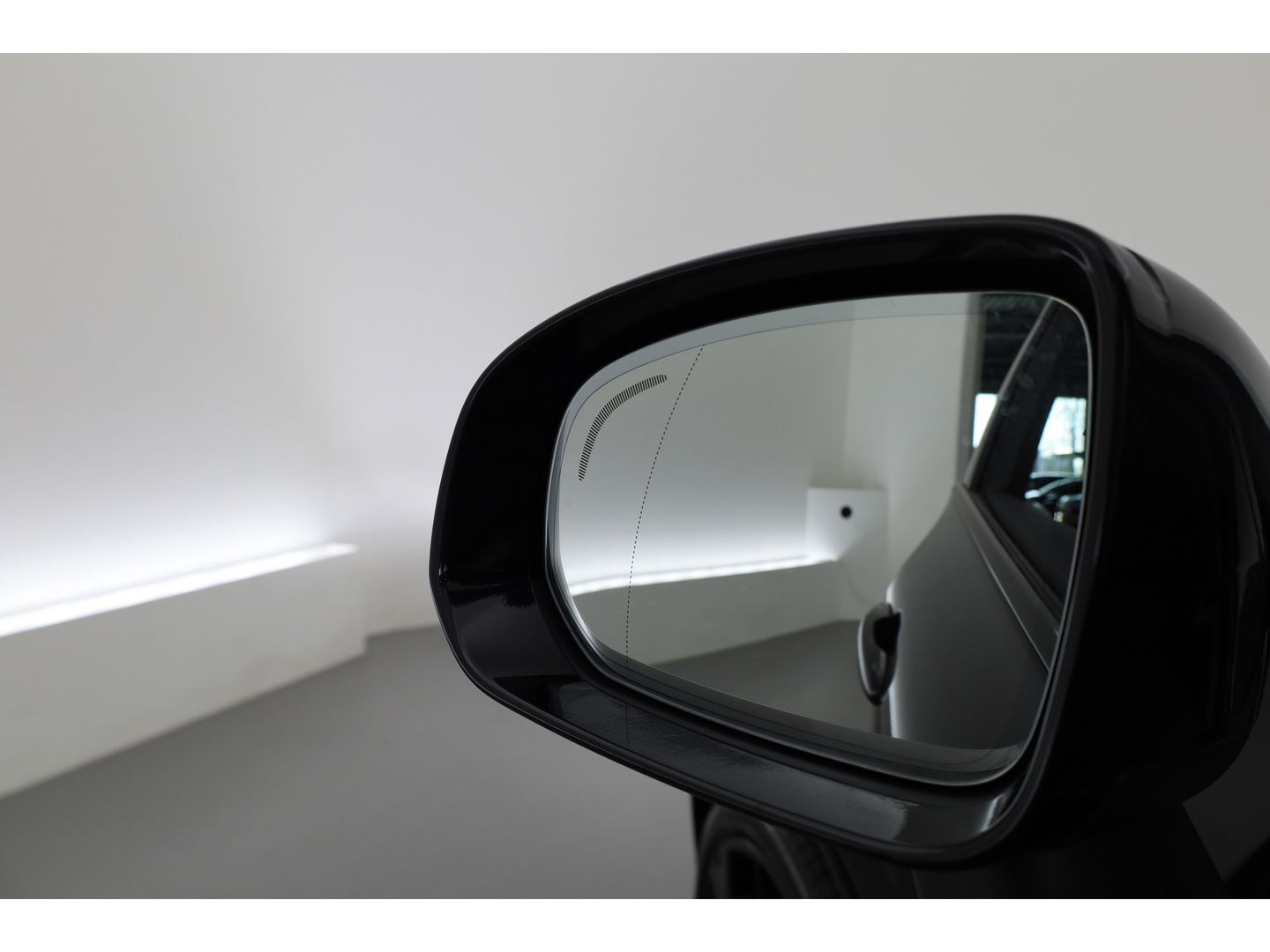 Volvo XC60 2.0 T6 Plug-in hybrid AWD Ultra Black Edition | Head-up| Pano | 360 camera | Geluidsisolerend glas | 4x  stoel- + stuurverwarwarming |