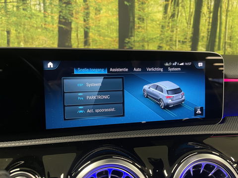 Mercedes-Benz A-Klasse 250 Premium | AMG styling | Panorama dak | Led | Sfeerverlichting | Stoelverwarming | Wide screen | Airconditioning |