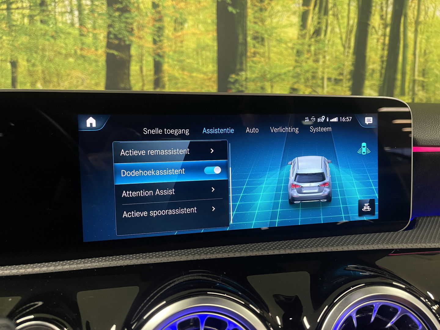 Mercedes-Benz A-Klasse 250 Premium | AMG styling | Panorama dak | Led | Sfeerverlichting | Stoelverwarming | Wide screen | Airconditioning |