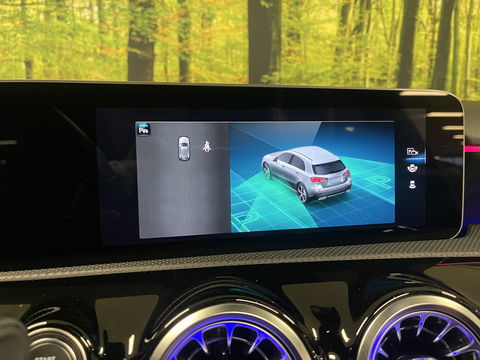 Mercedes-Benz A-Klasse 250 Premium | AMG styling | Panorama dak | Led | Sfeerverlichting | Stoelverwarming | Wide screen | Airconditioning |