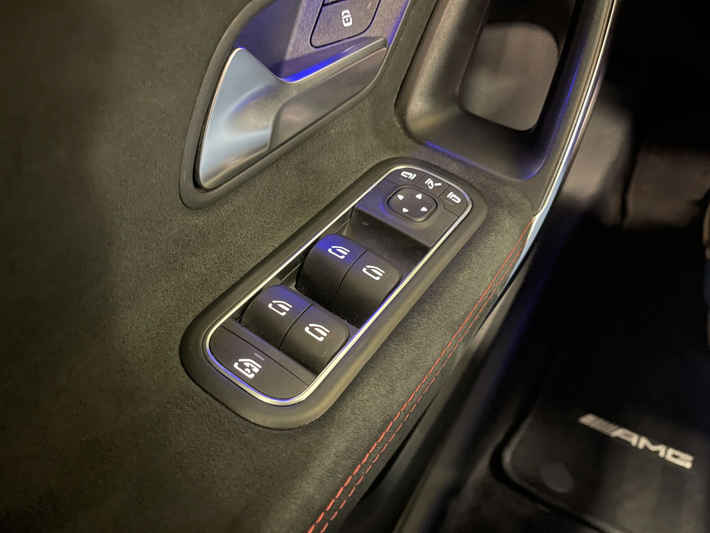 Mercedes-Benz A-Klasse 250 Premium | AMG styling | Panorama dak | Led | Sfeerverlichting | Stoelverwarming | Wide screen | Airconditioning |