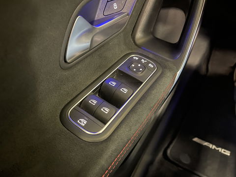 Mercedes-Benz A-Klasse 250 Premium | AMG styling | Panorama dak | Led | Sfeerverlichting | Stoelverwarming | Wide screen | Airconditioning |