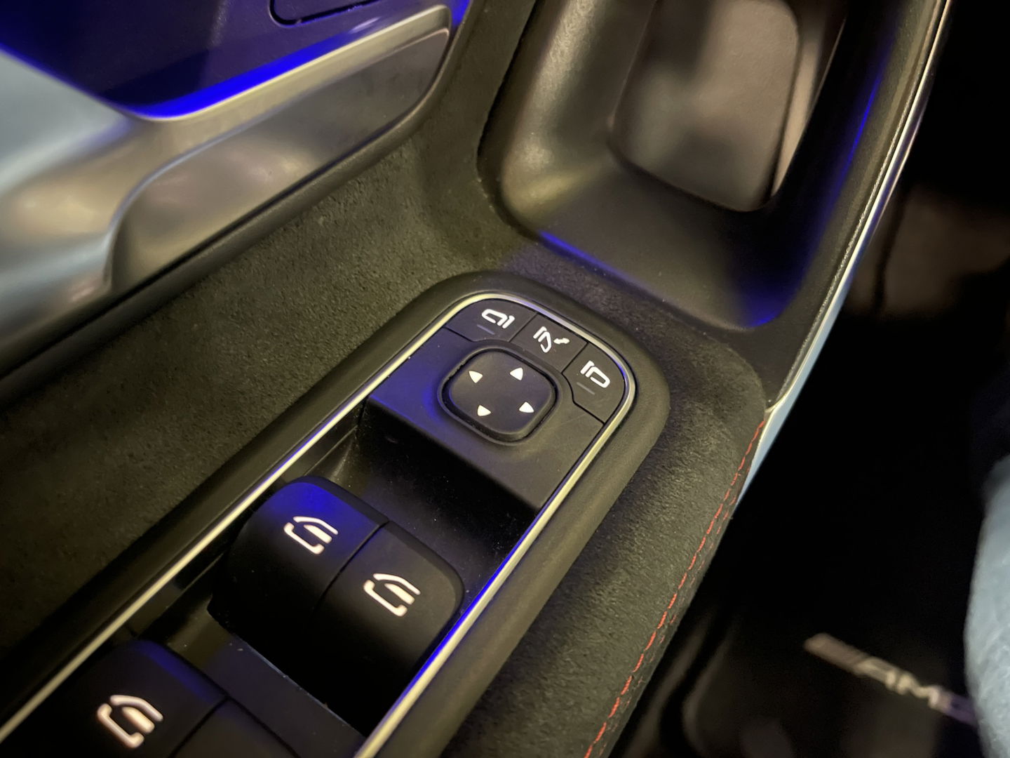 Mercedes-Benz A-Klasse 250 Premium | AMG styling | Panorama dak | Led | Sfeerverlichting | Stoelverwarming | Wide screen | Airconditioning |