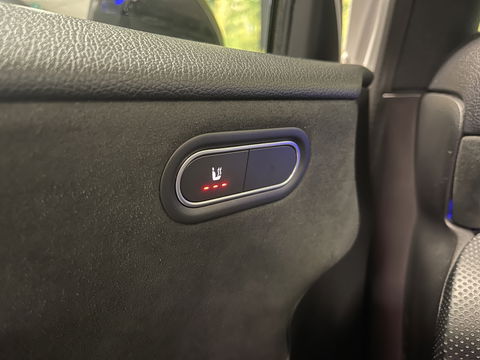 Mercedes-Benz A-Klasse 250 Premium | AMG styling | Panorama dak | Led | Sfeerverlichting | Stoelverwarming | Wide screen | Airconditioning |