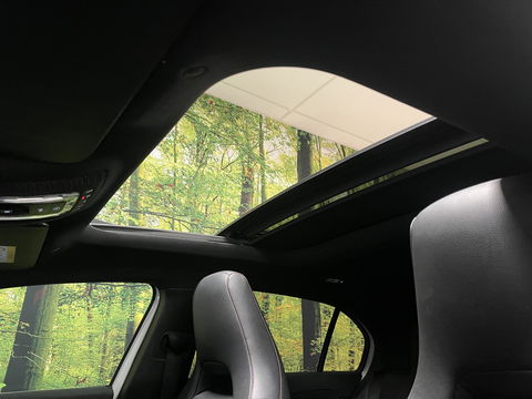 Mercedes-Benz A-Klasse 250 Premium | AMG styling | Panorama dak | Led | Sfeerverlichting | Stoelverwarming | Wide screen | Airconditioning |
