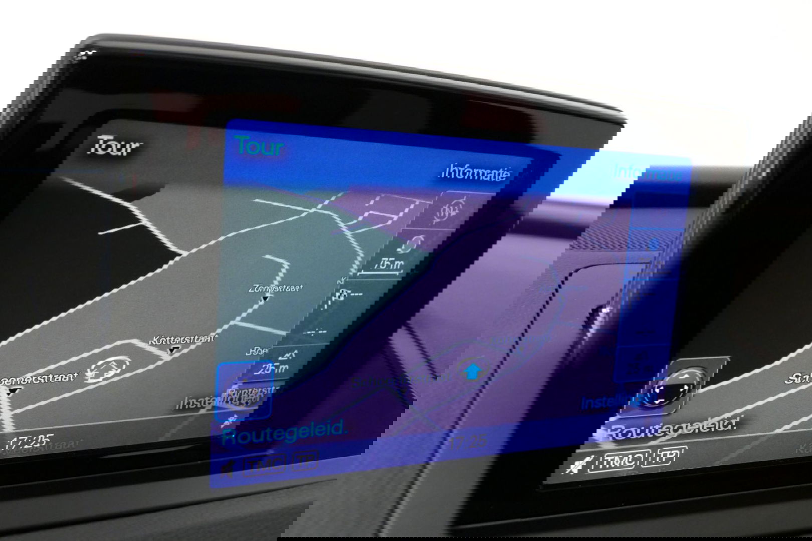 Audi Q3 2.0 TFSI quattro S Line / Panoramadak / Elektr. verstelbare voorstoelen / Achteruitrijcamera / Stoelverwarming / Elektr. wegklapbare trekhaak / Full LED / Audi Sound System / Navigatie / Cruise Control / 19'' LMV / Lichtpakket / Dodehoek detectie / Audi E