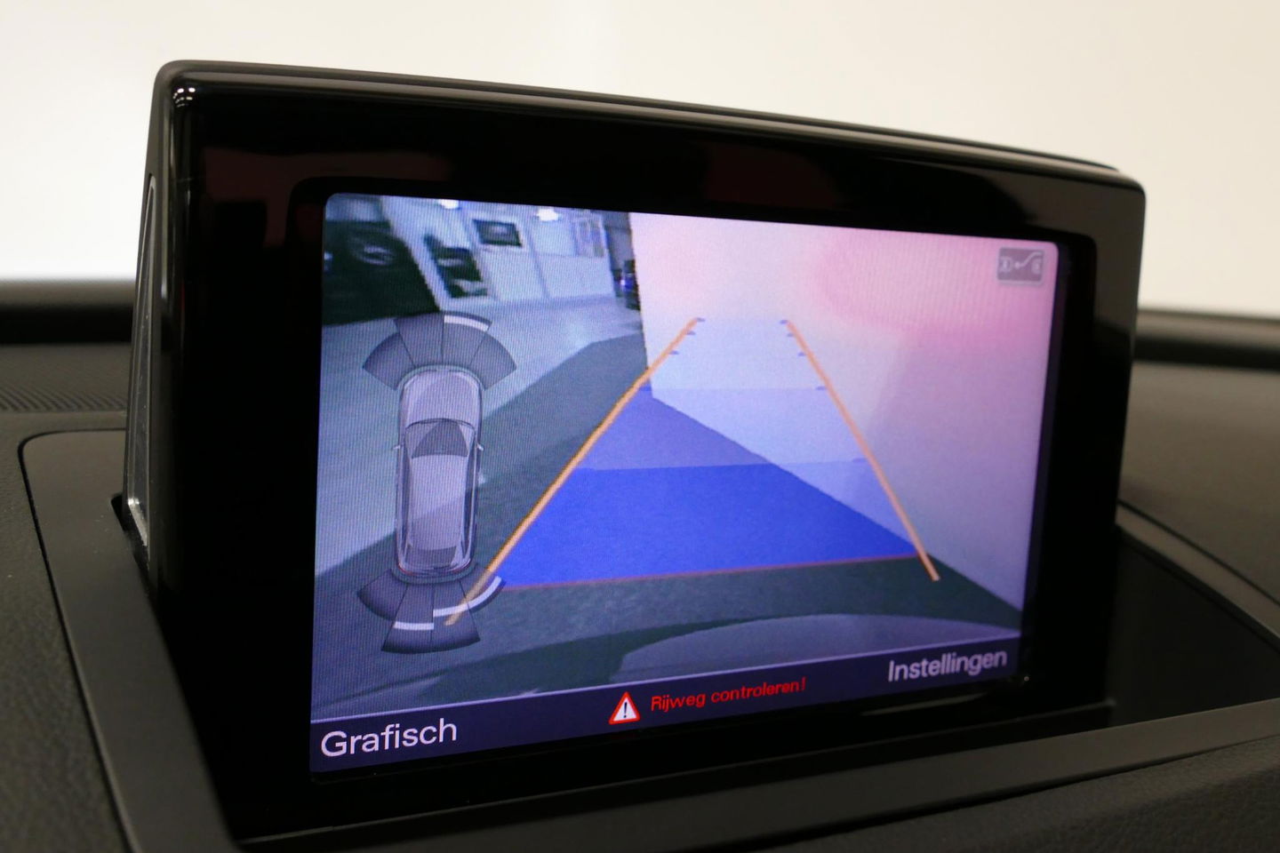 Audi Q3 2.0 TFSI quattro S Line / Panoramadak / Elektr. verstelbare voorstoelen / Achteruitrijcamera / Stoelverwarming / Elektr. wegklapbare trekhaak / Full LED / Audi Sound System / Navigatie / Cruise Control / 19'' LMV / Lichtpakket / Dodehoek detectie / Audi E