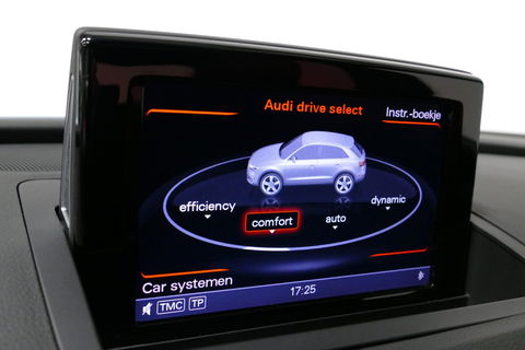 Audi Q3 2.0 TFSI quattro S Line / Panoramadak / Elektr. verstelbare voorstoelen / Achteruitrijcamera / Stoelverwarming / Elektr. wegklapbare trekhaak / Full LED / Audi Sound System / Navigatie / Cruise Control / 19'' LMV / Lichtpakket / Dodehoek detectie / Audi E